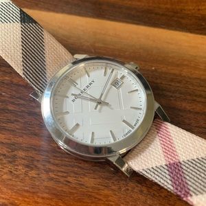 Classic BURBERRY Watch with Signature Plaid